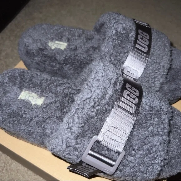 UGG Fluffita - Picture 5 of 11